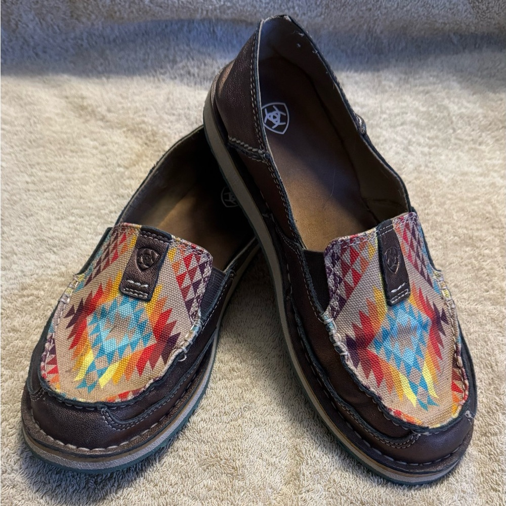 Ariat Cruiser Southwestern/copper women’s size 8.5 EUC